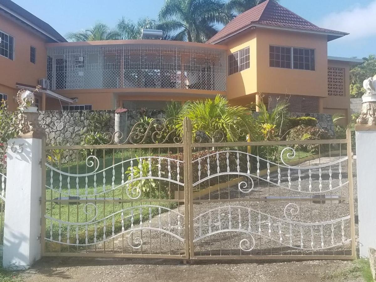 Chaudhry Holiday House Montego Bay Buitenkant foto