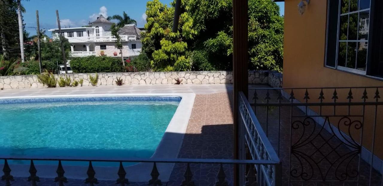 Chaudhry Holiday House Montego Bay Buitenkant foto