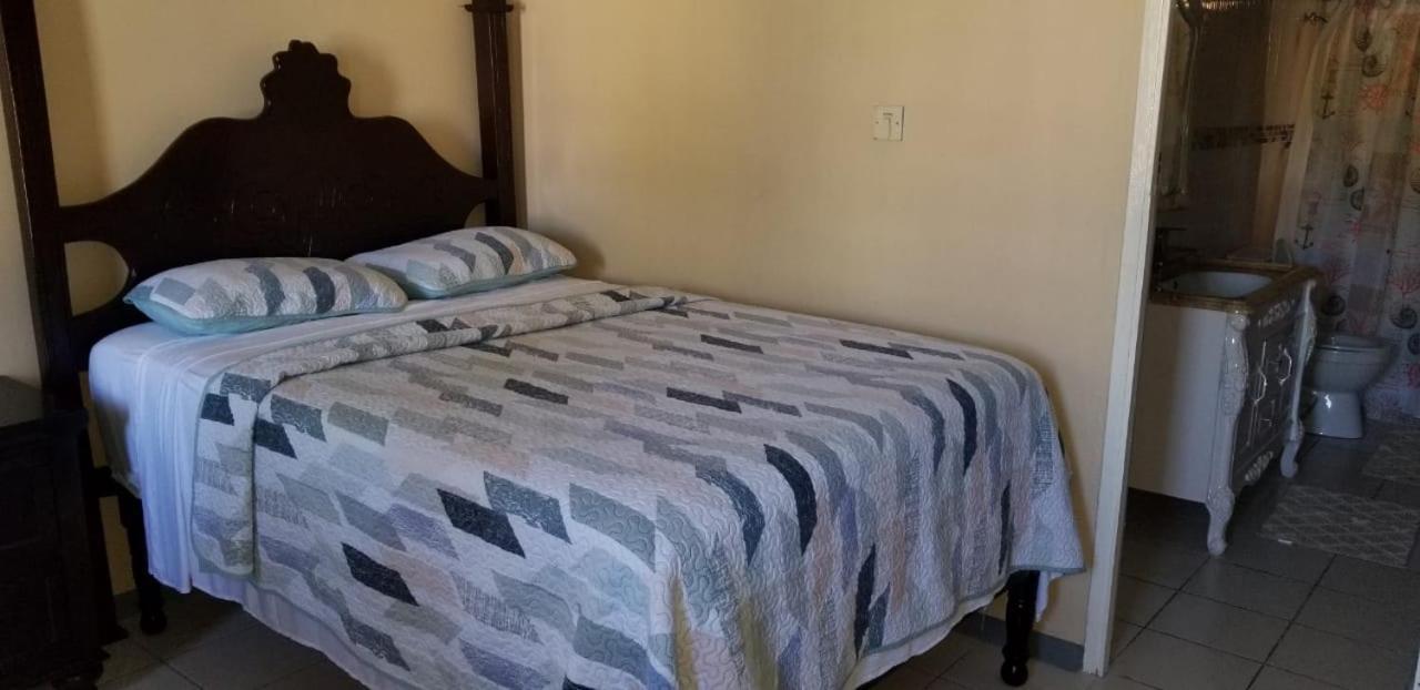 Chaudhry Holiday House Montego Bay Buitenkant foto