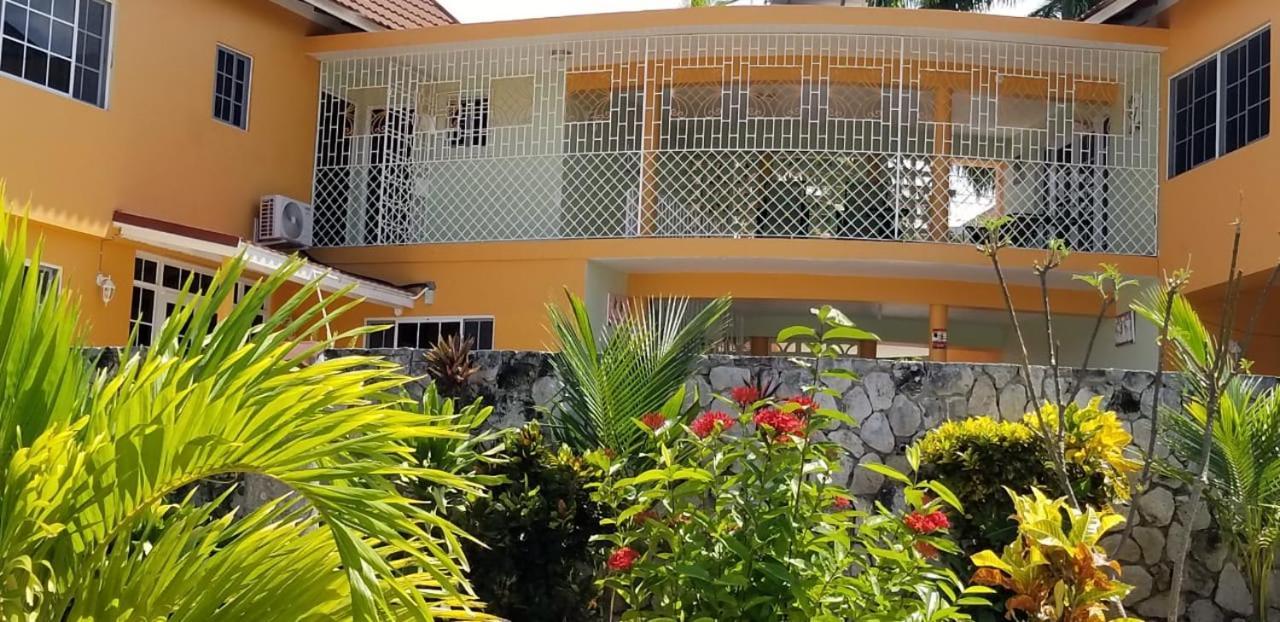 Chaudhry Holiday House Montego Bay Buitenkant foto