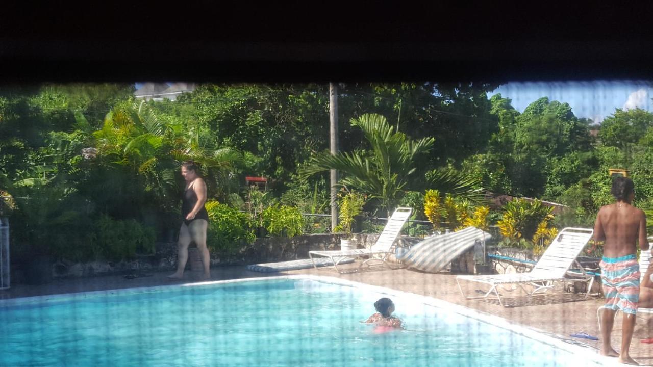 Chaudhry Holiday House Montego Bay Buitenkant foto