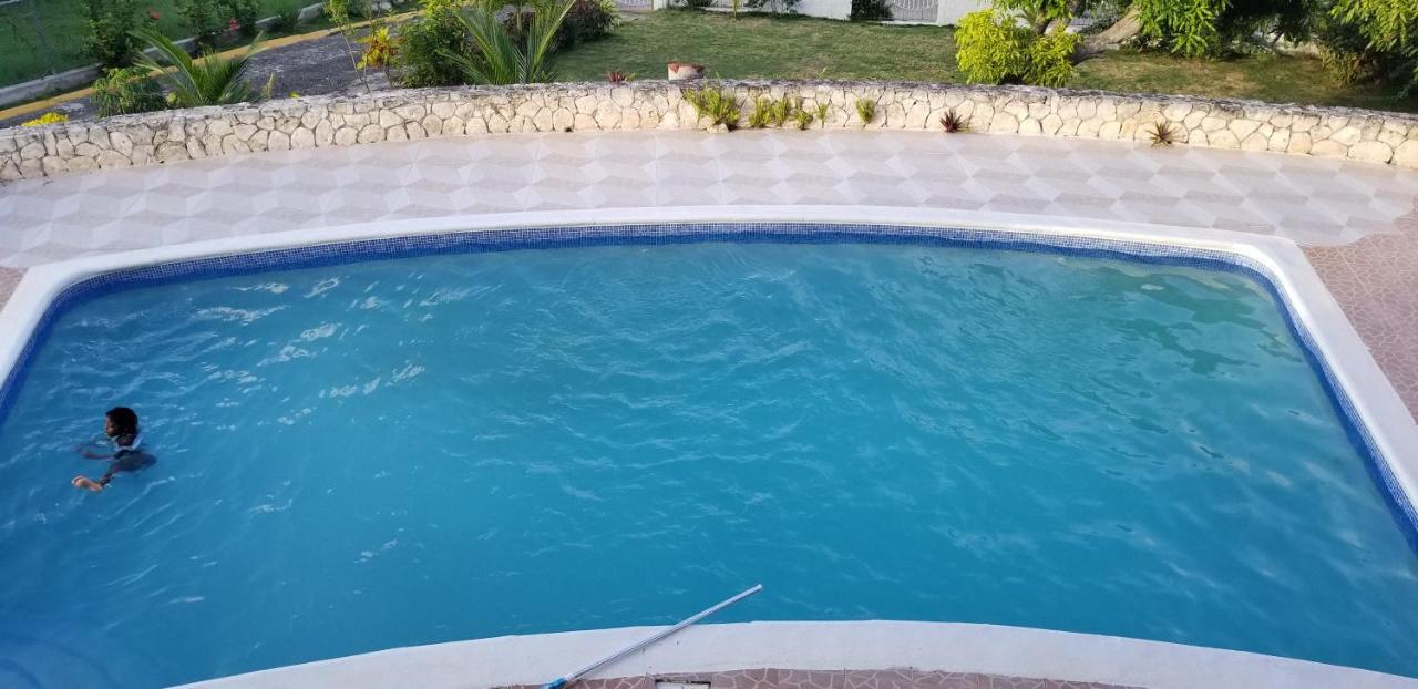 Chaudhry Holiday House Montego Bay Buitenkant foto