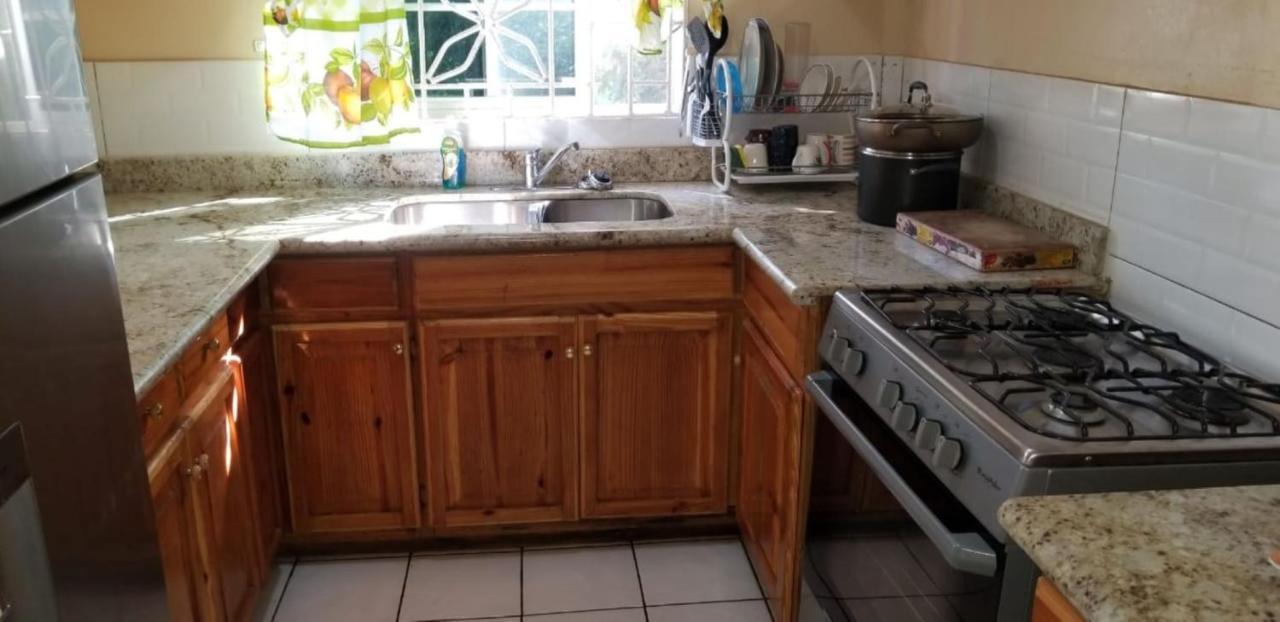 Chaudhry Holiday House Montego Bay Buitenkant foto